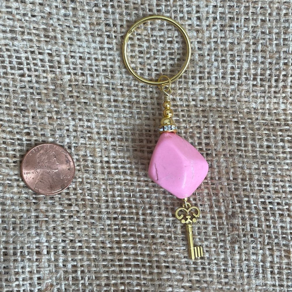 Pink Howlite Gold Charm Keyring Keychain NWOT - Picture 4 of 4